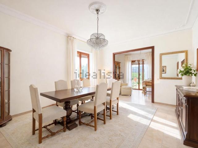 Appartamento in vendita di 170 m² in Via degli Oleandri, 64