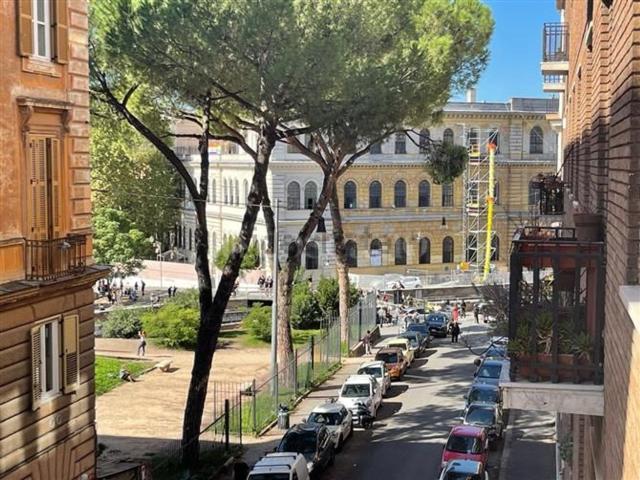 Appartamento in vendita di 170 m² in Via del Monte Oppio