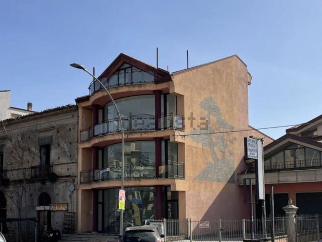 Appartamento in vendita di 170 m² in Via del pino loricato