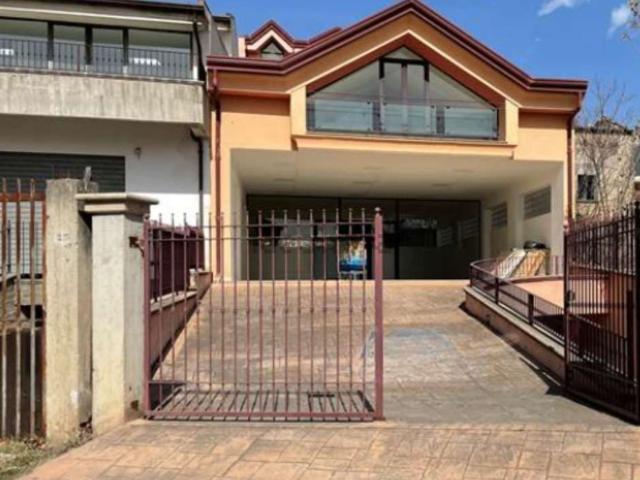 Appartamento in vendita di 170 m² in Via del pino loricato, 32