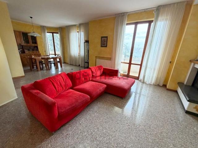 Appartamento in vendita di 170 m² in Via del Torrione