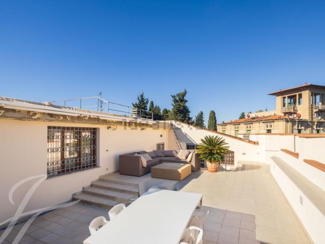 Appartamento in vendita di 170 m² in Via della Torre del Gallo
