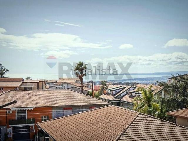 Appartamento in vendita di 170 m² in Via delle Viole, 69
