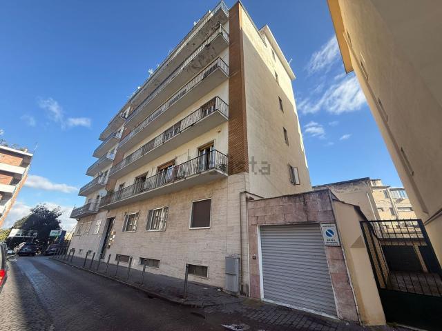 Appartamento in vendita di 170 m² in Via Emanuele Caggiano