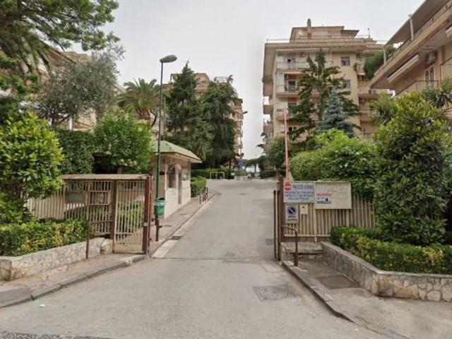 Appartamento in vendita di 170 m² in Via Emilio Scaglione, 20