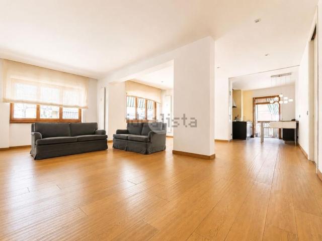 Appartamento in vendita di 170 m² in Via Festo Avieno, 37