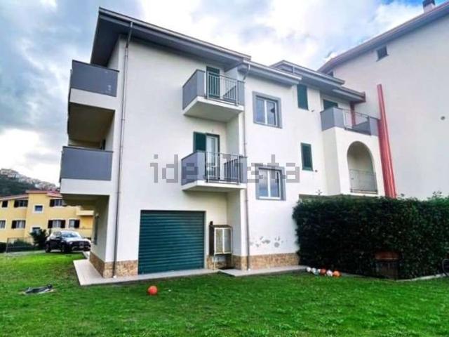 Appartamento in vendita di 170 m² in Via Flavio Cassiodoro