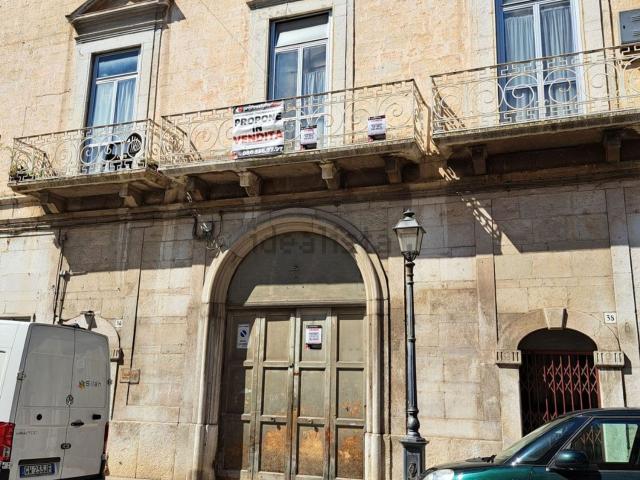 Appartamento in vendita di 170 m² in Via Francesco Ferrucci, 36