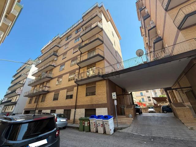 Appartamento in vendita di 170 m² in Via Iacopo da Benevento