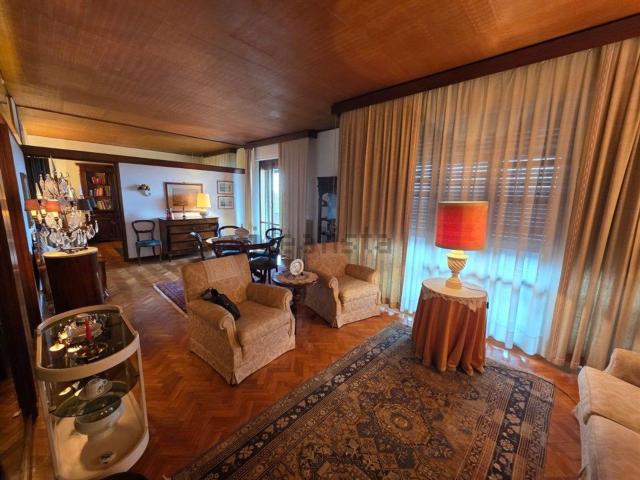 Appartamento in vendita di 170 m² in Via Lippo Memmi