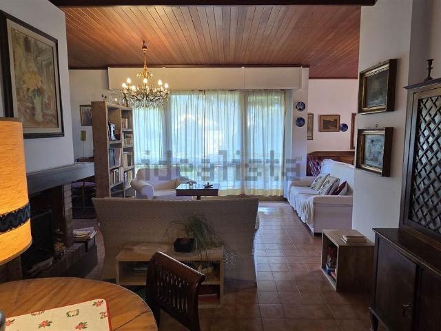 Appartamento in vendita di 170 m² in Via Luigi Carrand
