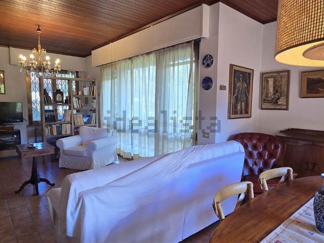 Appartamento in vendita di 170 m² in Via Luigi Carrand