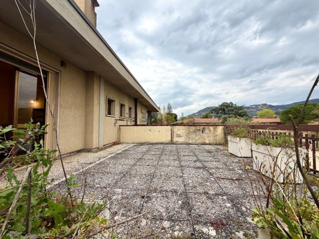 Appartamento in vendita di 170 m² in Via Luigi Carrand