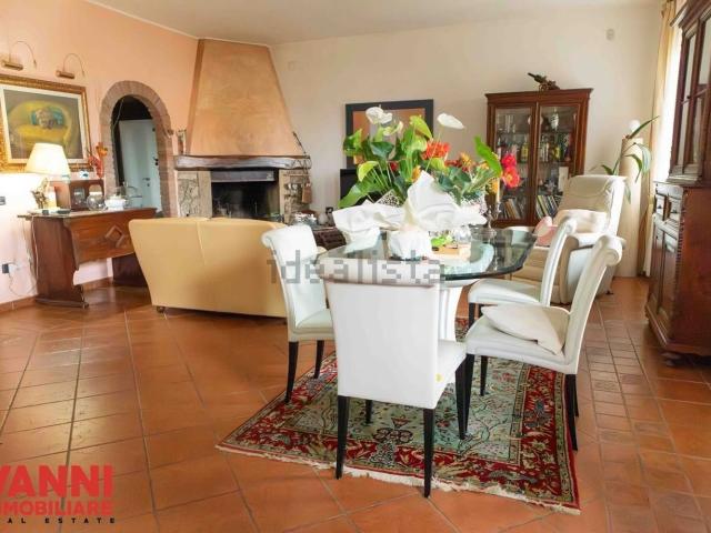 Appartamento in vendita di 170 m² in Via Montanara