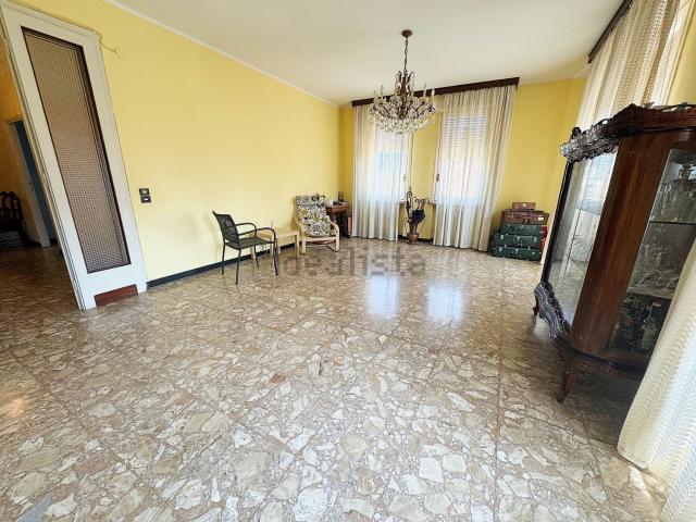 Appartamento in vendita di 170 m² in Via Montebello, 47