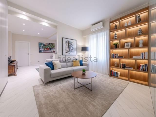 Appartamento in vendita di 170 m² in Via Macedonio Melloni, 28