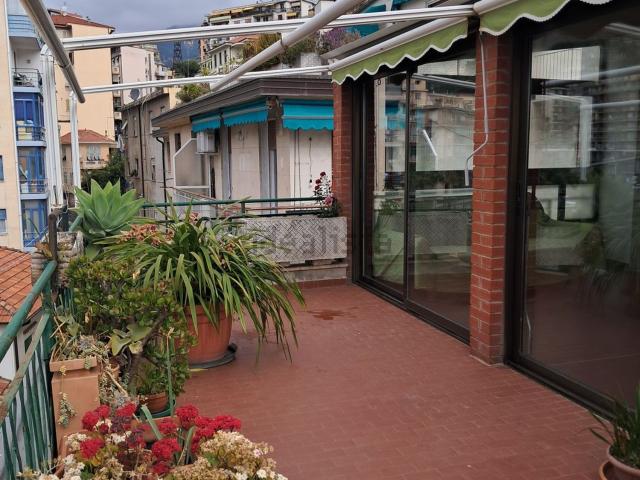 Appartamento in vendita di 170 m² in Via Martiri della Libertà