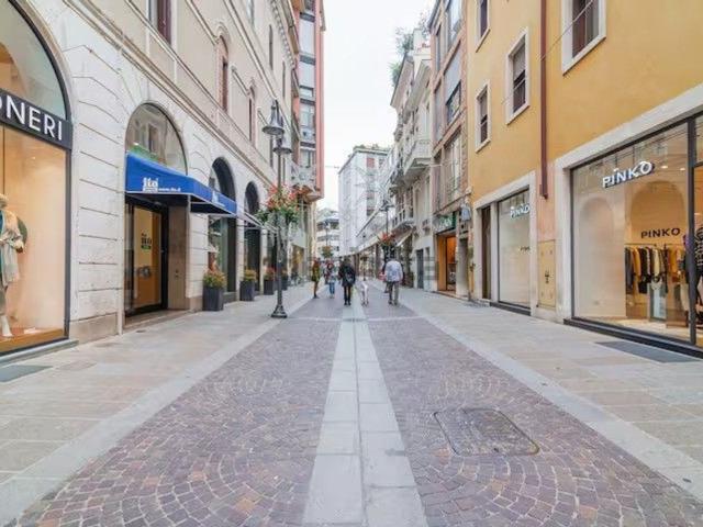Appartamento in vendita di 170 m² in Via San Fermo, 19