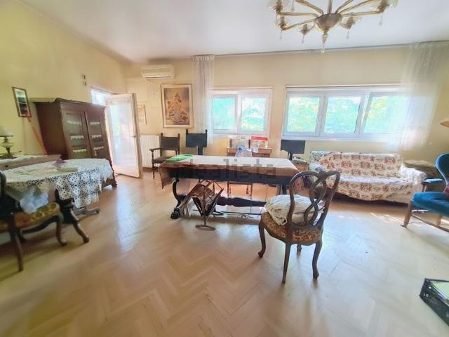 Appartamento in vendita di 170 m² in Via San Pio X