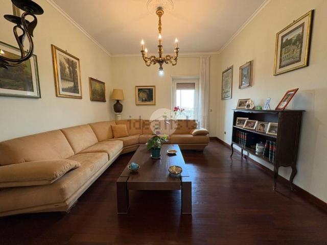 Appartamento in vendita di 170 m² in Via Semproniano, 42