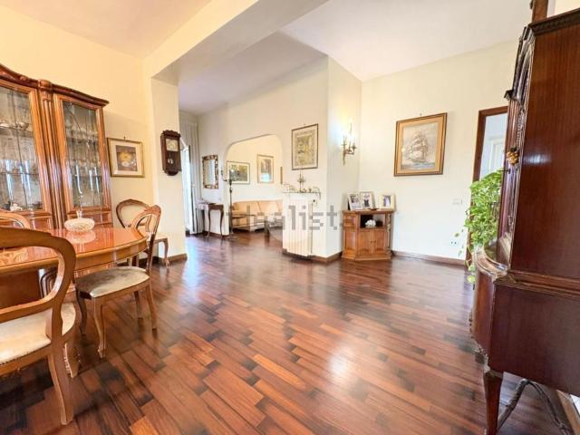 Appartamento in vendita di 170 m² in Via Semproniano, 42