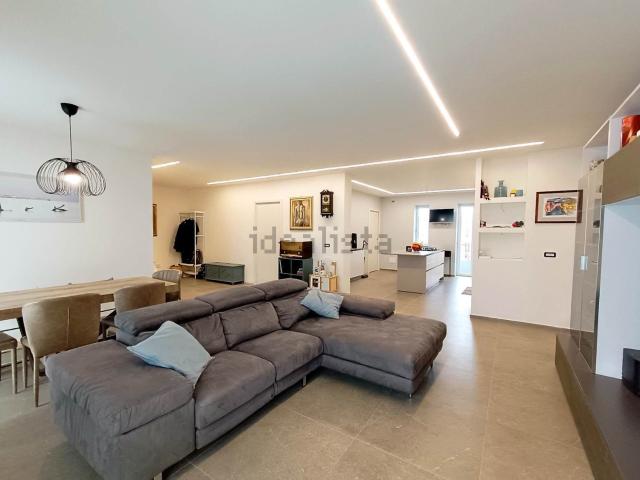 Appartamento in vendita di 170 m² in Via Sicilia