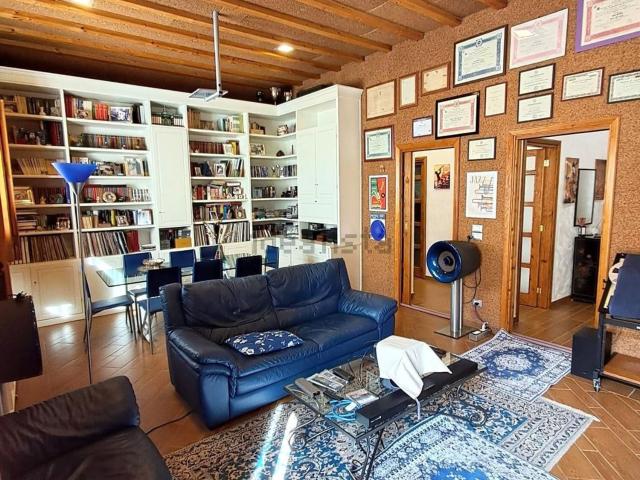 Appartamento in vendita di 170 m² in Via Plebiscito, 873