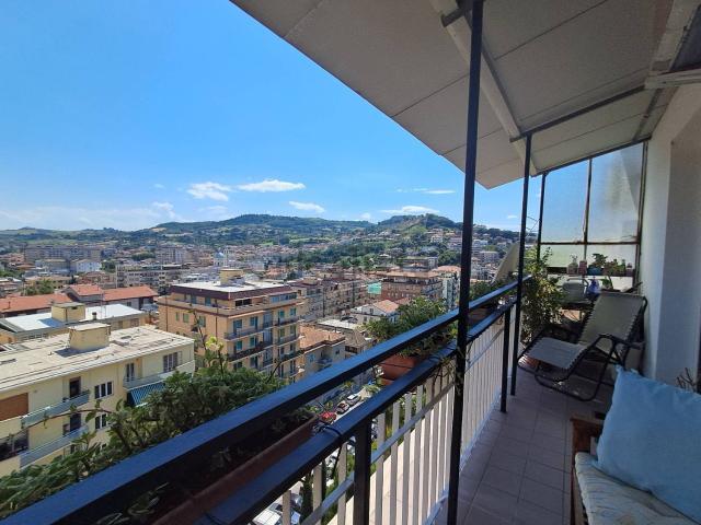 Appartamento in vendita di 170 m² in Via Puglia, 84