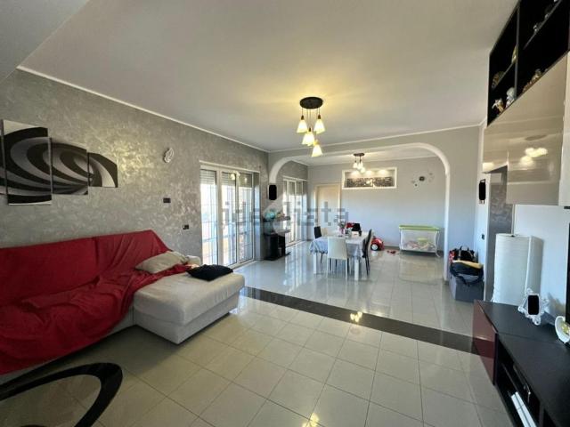 Appartamento in vendita di 170 m² in Via Repubblica Ceca, 10