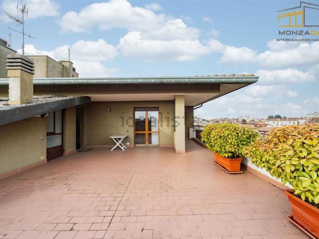 Appartamento in vendita di 170 m² in Via Trieste, 30