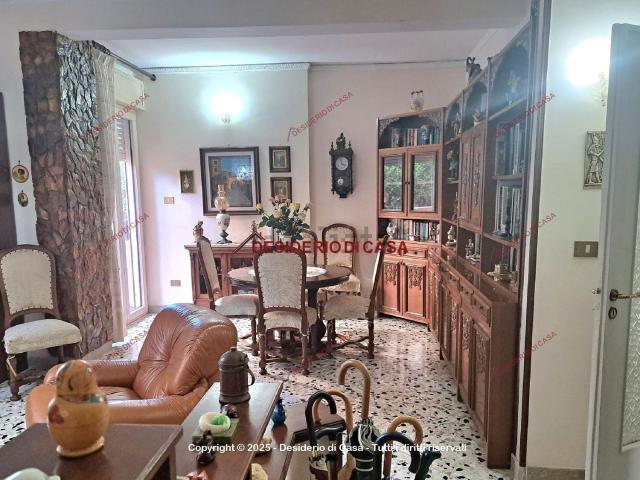 Appartamento in vendita di 170 m² in Via Umberto Solarino, 1