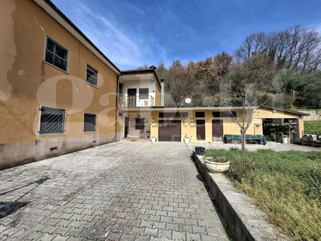 Appartamento in vendita di 170 m² in Via Valcomperta, 15