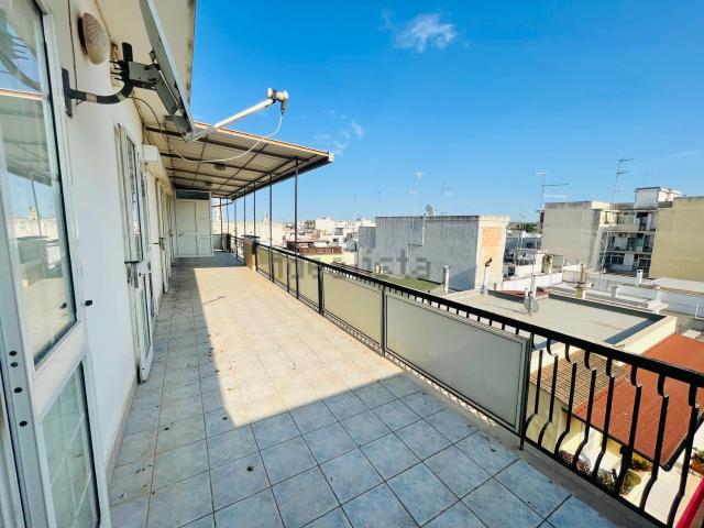 Appartamento in vendita di 170 m² in Via Vincenzo Bellini, 11
