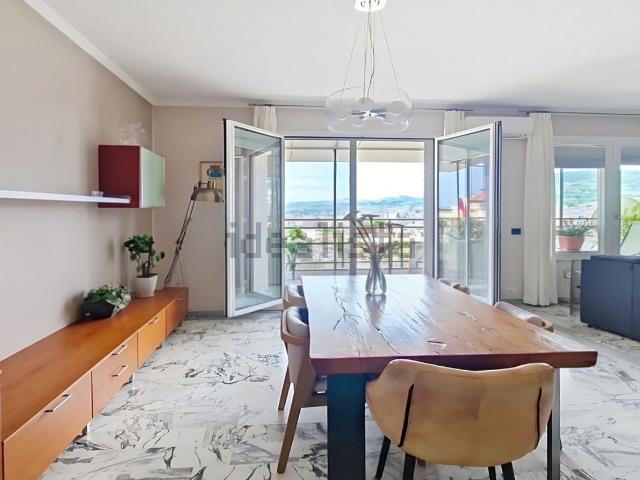 Appartamento in vendita di 170 m² in Viale Alcide De Gasperi