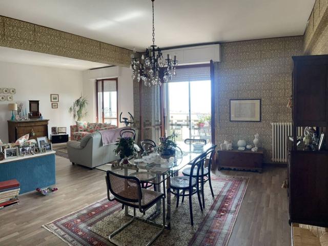 Appartamento in vendita di 170 m² in Viale della Carriera