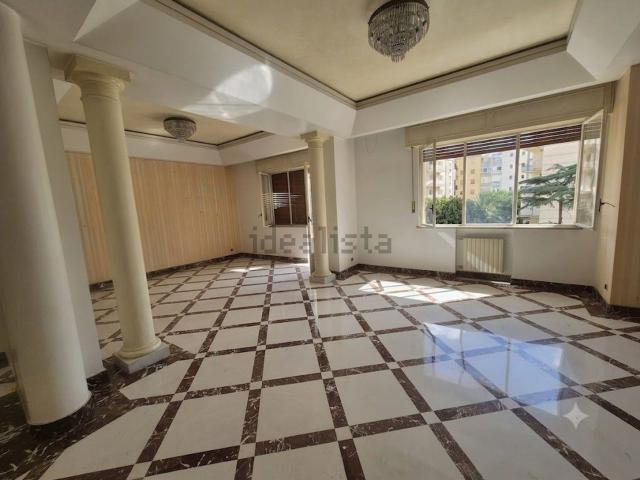 Appartamento in vendita di 170 m² in Viale delle Alpi Magnolie