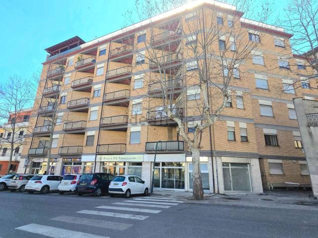 Appartamento in vendita di 170 m² in Viale Giovanni Bovio