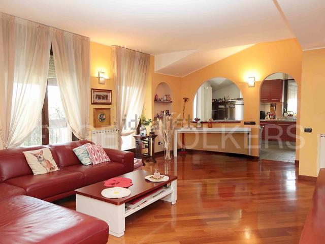 Appartamento in vendita di 170 m² in Viale Lomellina, 10