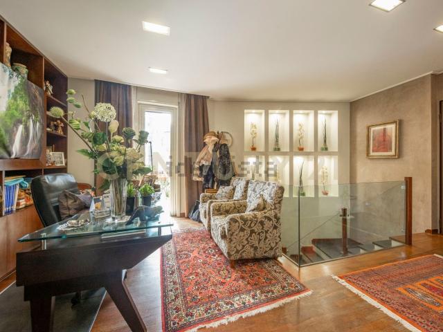 Appartamento in vendita di 170 m² in Viale Lorenzo Bolano, 45