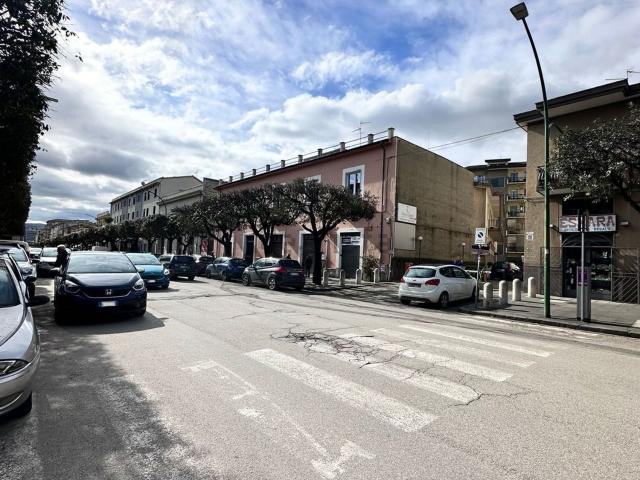 Appartamento in vendita di 170 m² in Viale Principe di Napoli