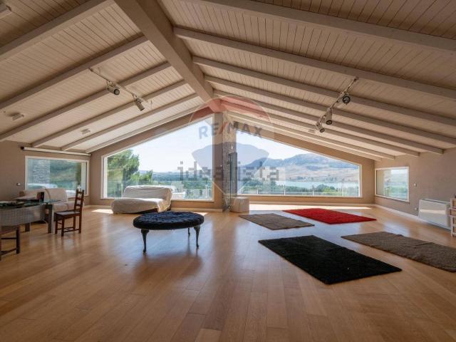 Appartamento in vendita di 170 m² in Contrada Casalotto