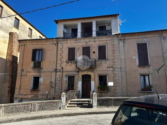 Appartamento in vendita di 170 m² in Piazza Fratelli Bandiera, 19