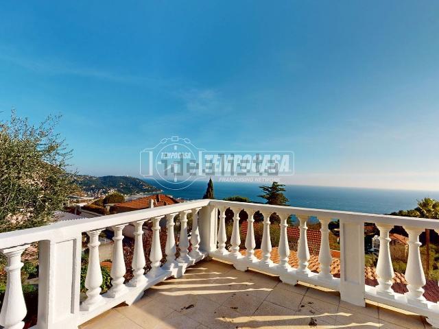 Appartamento in vendita di 170 m² in Strada della Colla