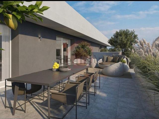 Appartamento in vendita di 170 m² in Strada Regionale 11 Padana Superiore