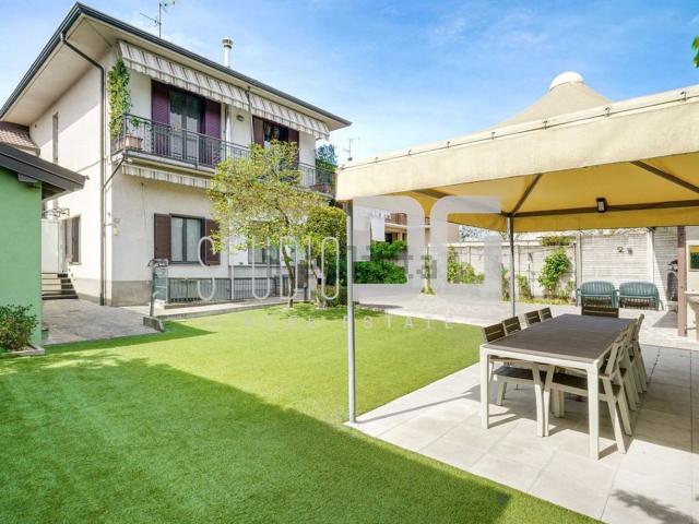 Appartamento in vendita di 171 m² in Via Como