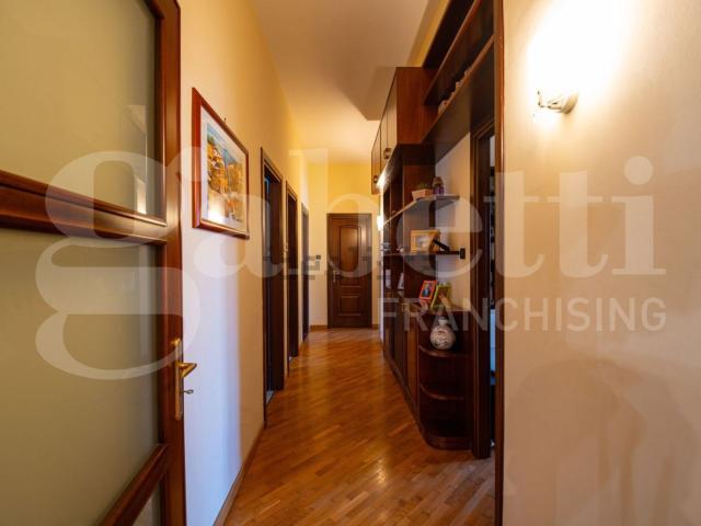 Appartamento in vendita di 171 m² in Via Ammiraglio Rizzo, 57