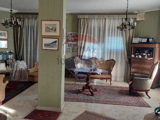 Appartamento in vendita di 171 m² in Via Battiati, 19