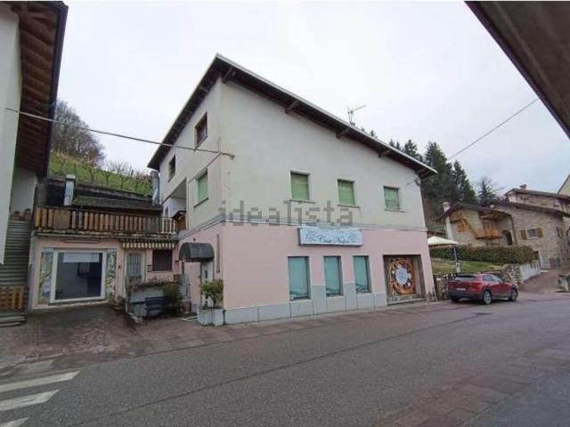 Appartamento in vendita di 171 m² in Via Roma
