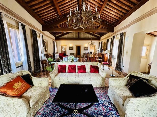 Appartamento in vendita di 171 m² in Corso Antonio Fogazzaro