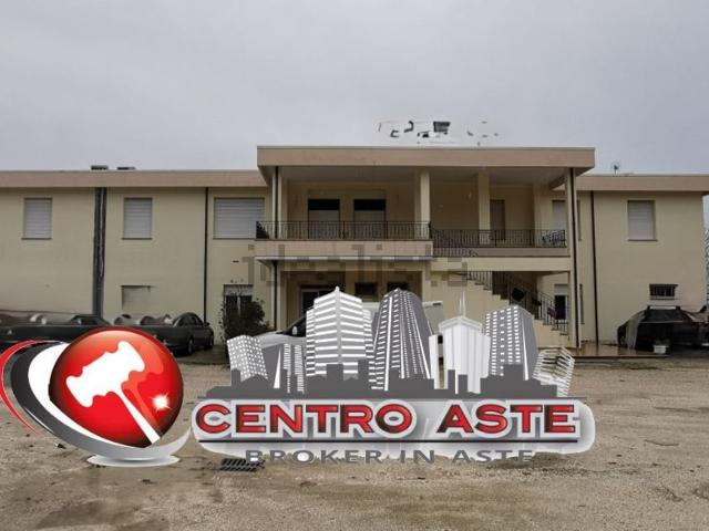 Appartamento in vendita di 1722 m² in Via Cesanense